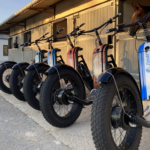 Zosh La Zosh, avec une longueur de moins d'1,65m, est la seule trottinette électrique tout terrain homologuée et qui respecte le texte de loi